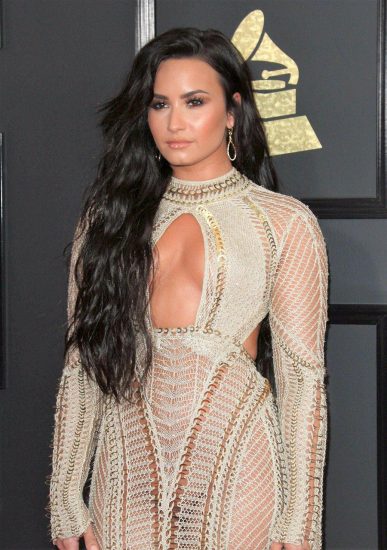 Demi Lovato Pussy Seen At The 59th Grammy Awards Scandal Planet