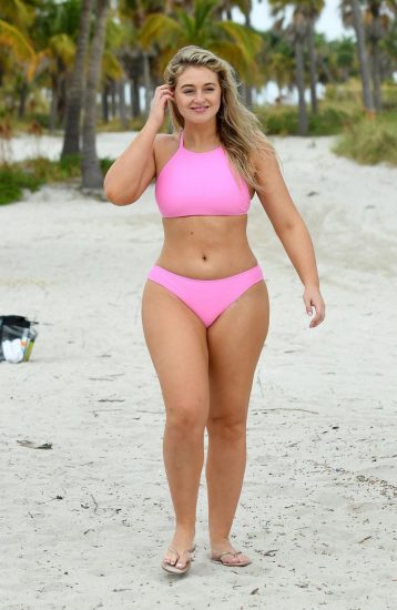 Leaked iskra lawrence shows off huge booty in pink bikini
