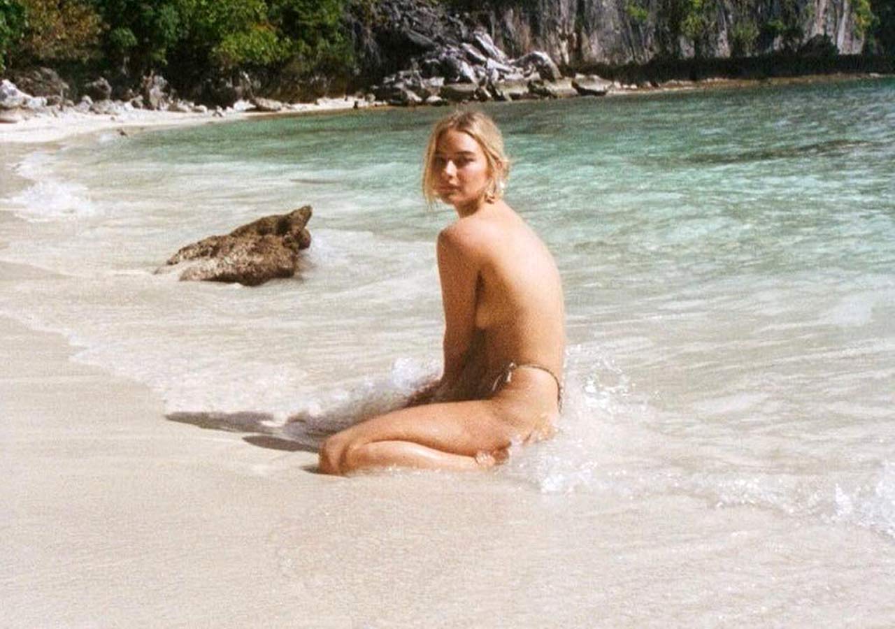 Tess Jantschek Nude Ass And Covered Topless Scandal Planet 