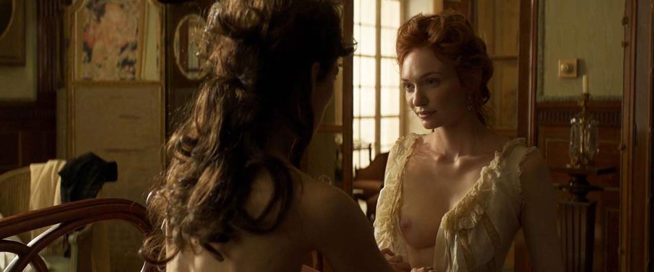 Keira Knightley Upskirt - Eleanor Tomlinson & Keira Knightley Lesbian Sex in 'Colette ...