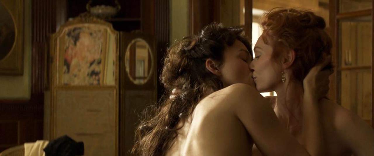 Keira Knightley Upskirt - Eleanor Tomlinson & Keira Knightley Lesbian Sex in 'Colette ...