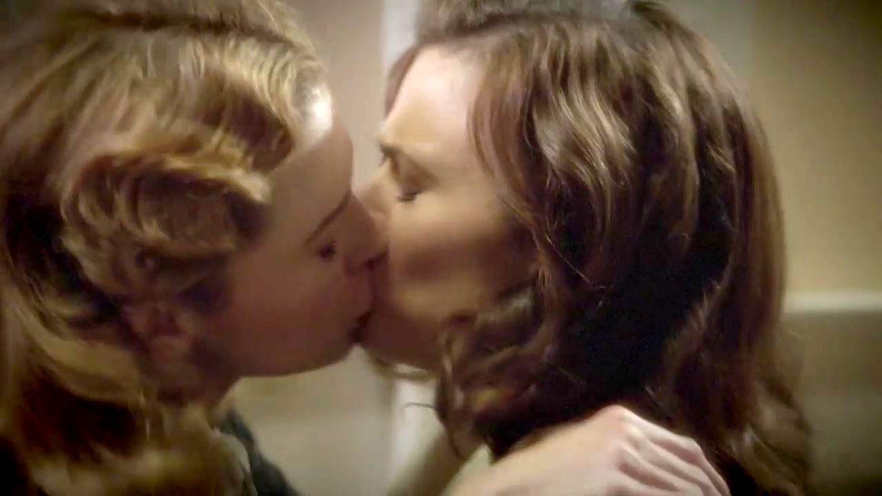 Hayley Atwell Lesbian Porn - Bridget Regan & Hayley Atwell Lesbian Kiss from 'Agent ...