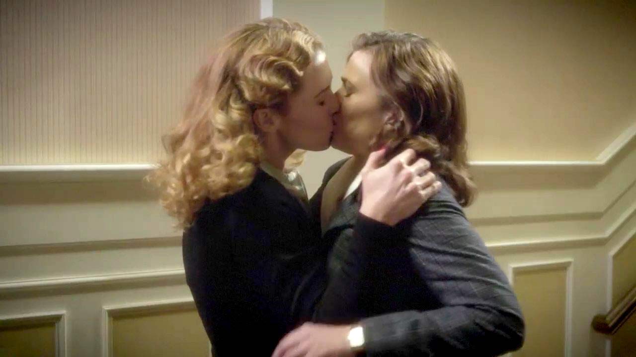 Hayley Atwell Lesbian Porn - Bridget Regan & Hayley Atwell Lesbian Kiss from 'Agent ...