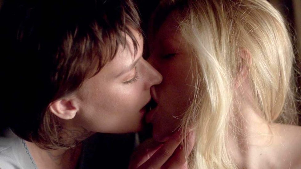Katheryn Winnick lesbian kiss scene