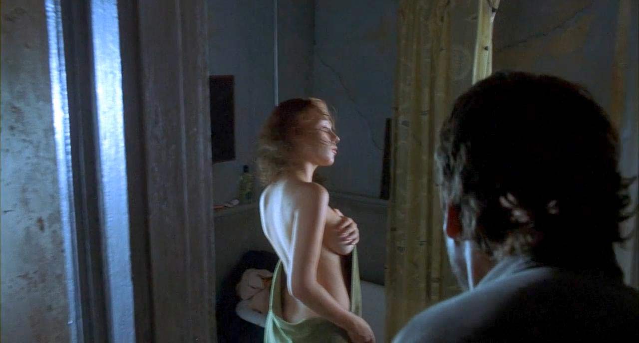 Scarlett Johansson Topless Scene From A Love Song For Bobby Long Scandal Planet