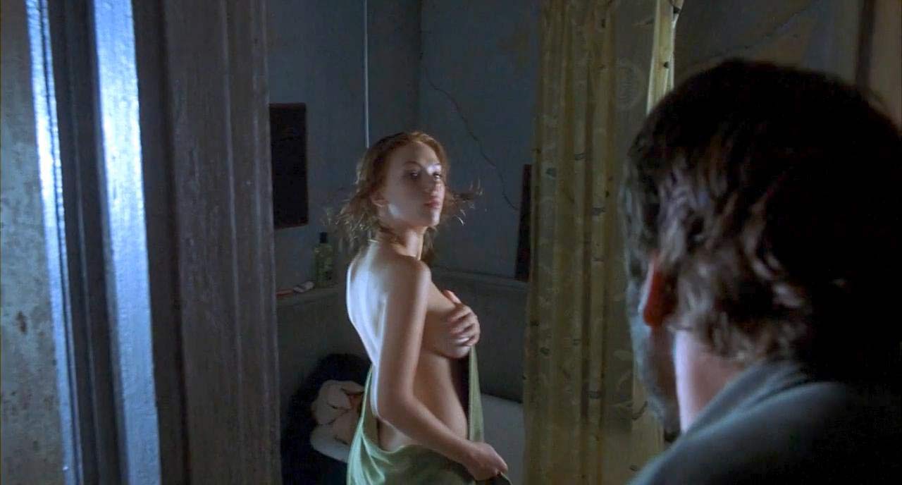 Scarlett Johansson Topless Scene From A Love Song For Bobby Long Scandal Planet