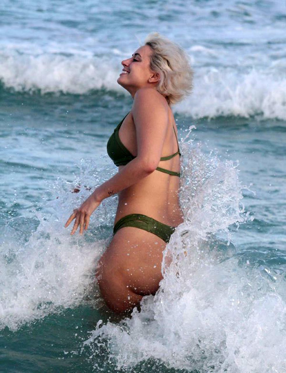 Check out the hot YesJulz nip slip that happened in Miami. 