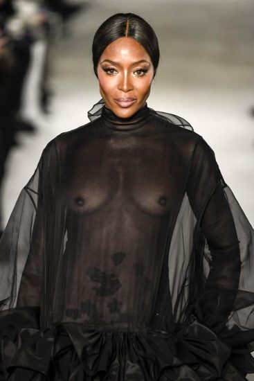 Naomi Campbell NUDE Pics & Topless Sexy Images Collection 59