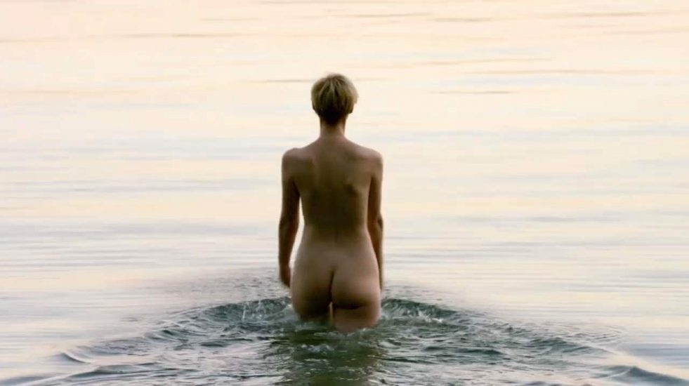 Elizabeth Debicki Nude Scene From The Night Manager Scandal Planet