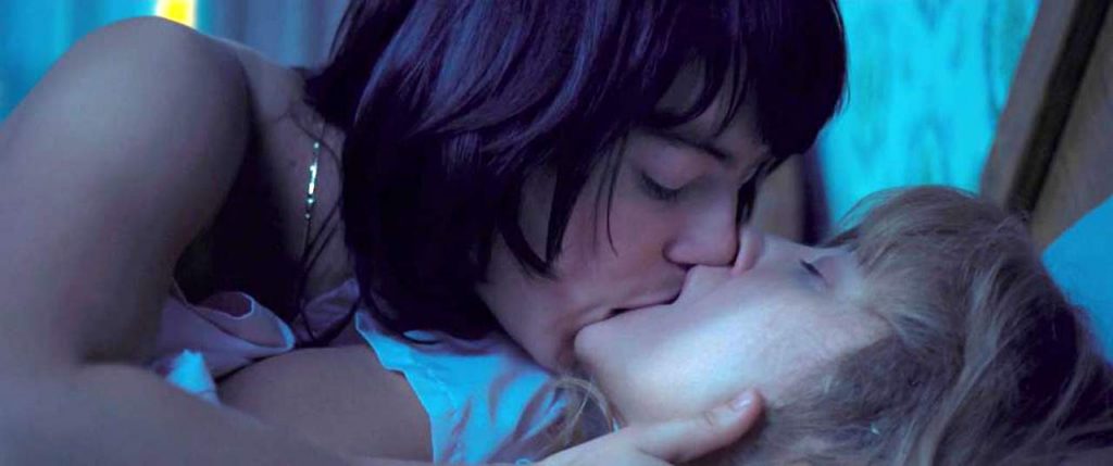 Andrea Riseborough And Emma Stone Lesbian Scene From The