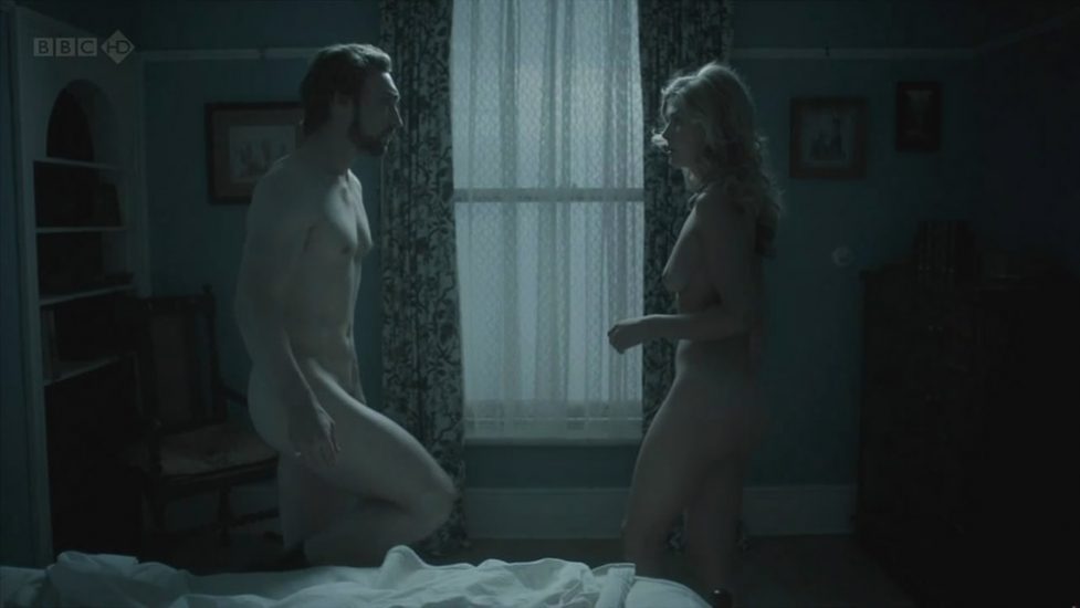 Rosamund Pike nude tette
