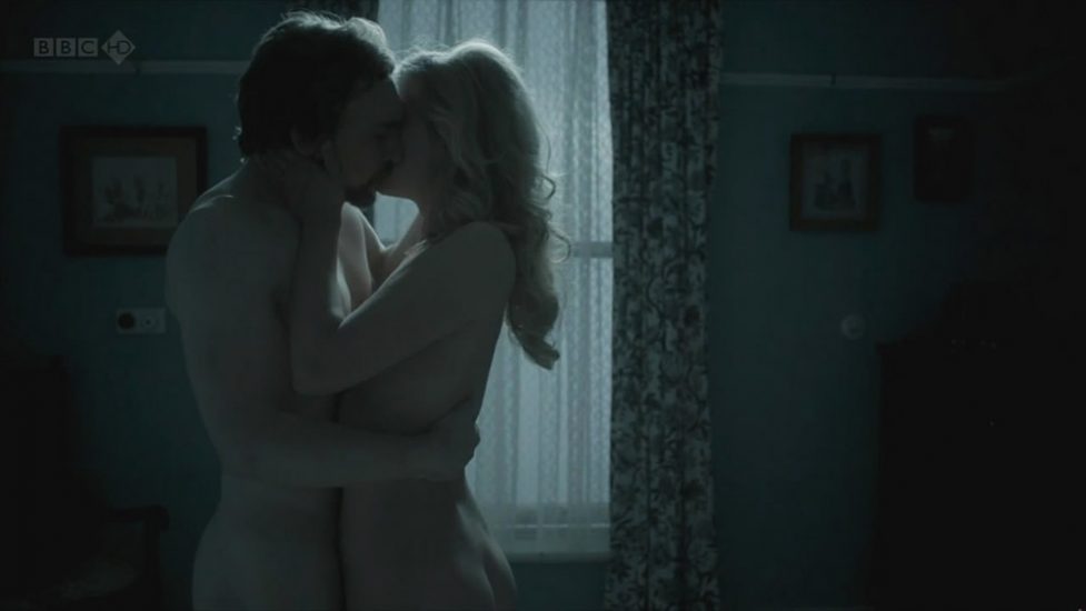Rosamund Pike desnudo escena