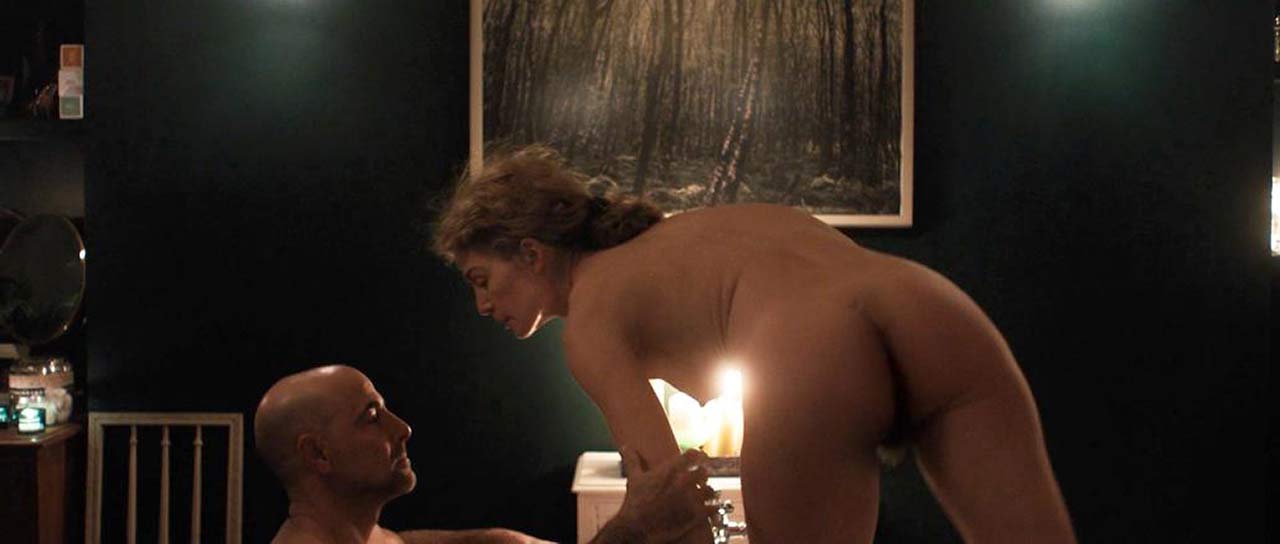 Rosamund Pike Naked Scene From A Private War Scandal