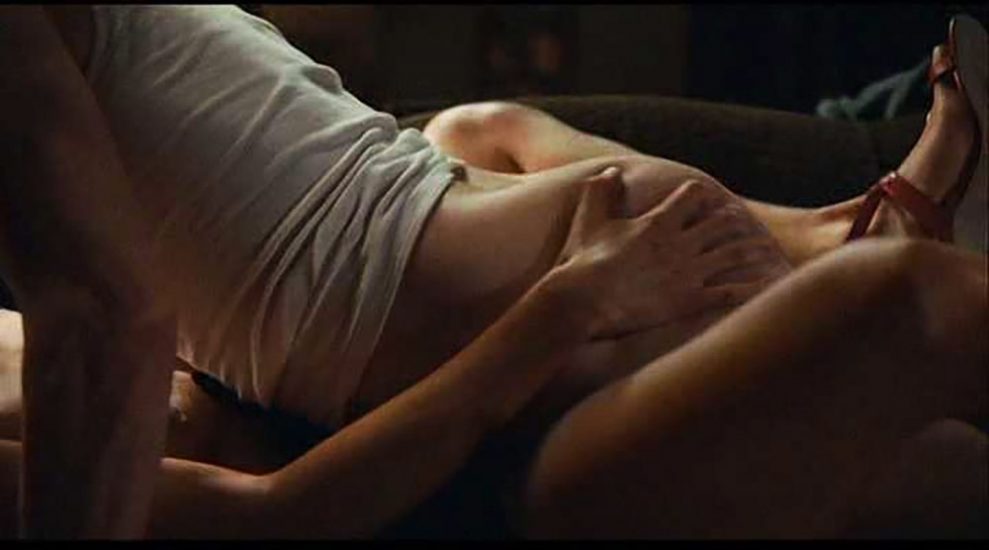 Rosamund Pike nahý zadek