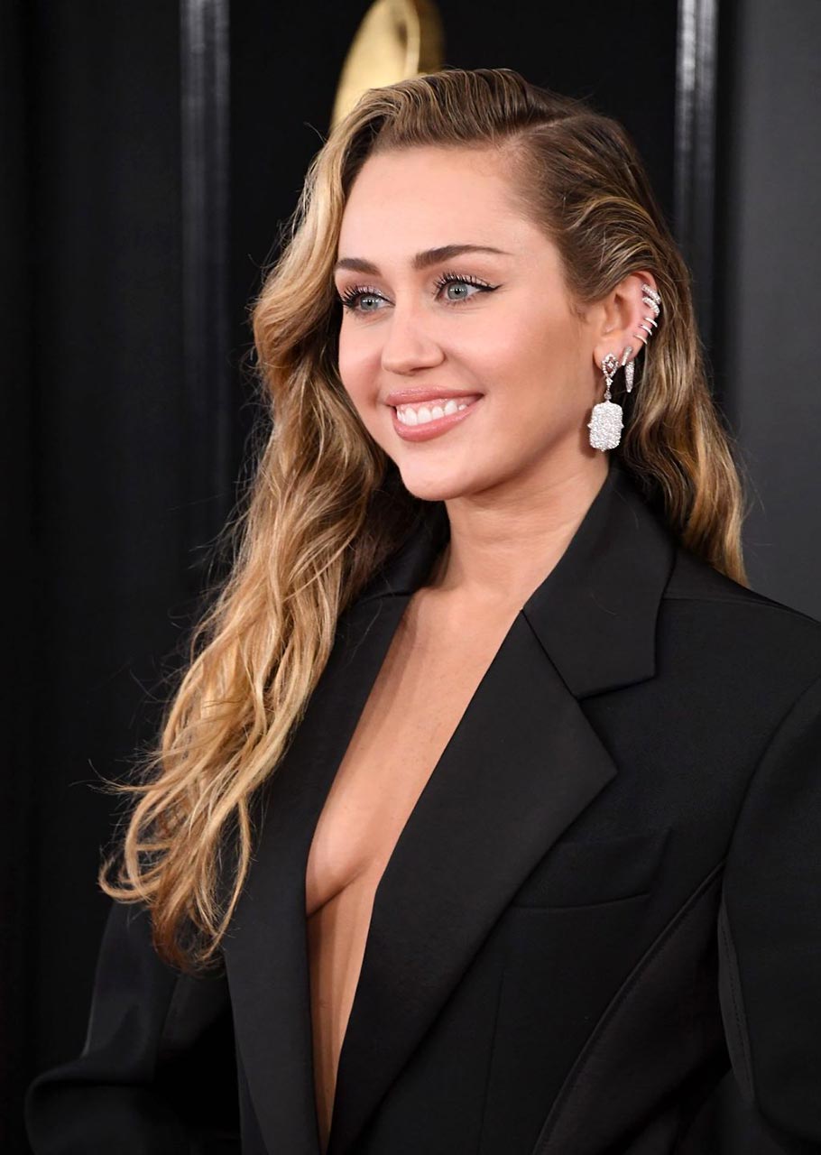 Miley Cyrus Braless For Grammy Awards 2019 Scandal Planet