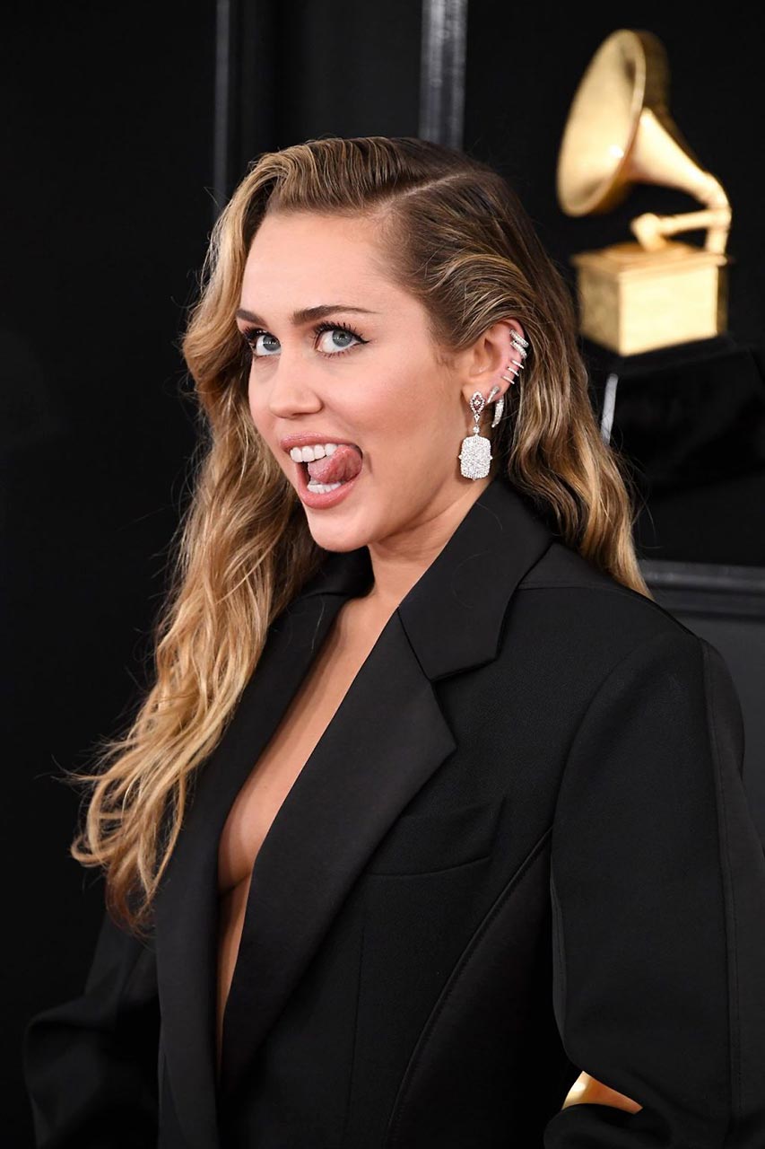 Miley Cyrus Braless For Grammy Awards 2019 Scandal Planet