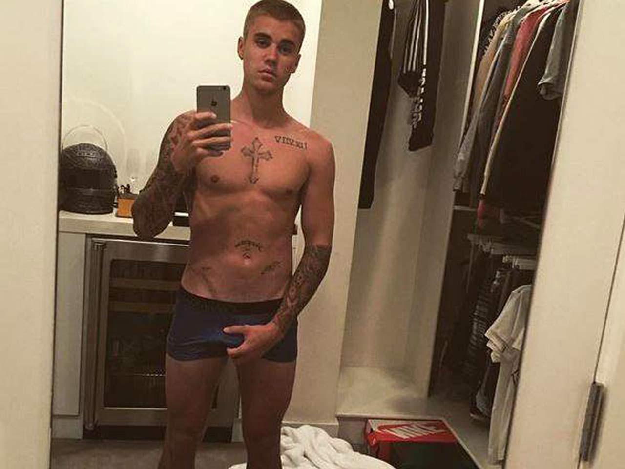 Nude uncensored bieber Justin Bieber
