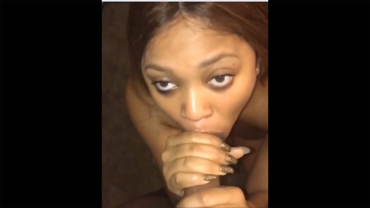Also, we can see Teairra Mari nude and sexy pics, leaked from her iCloud. 