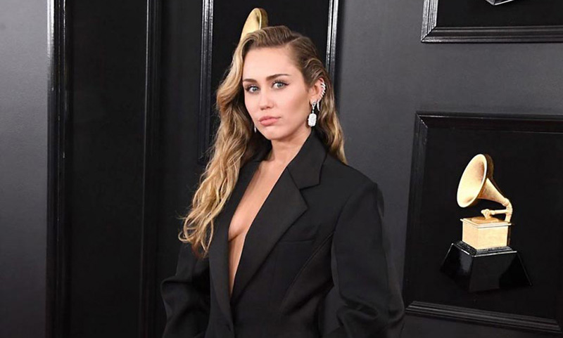 Miley Cyrus Braless For Grammy Awards 2019 Scandal Planet