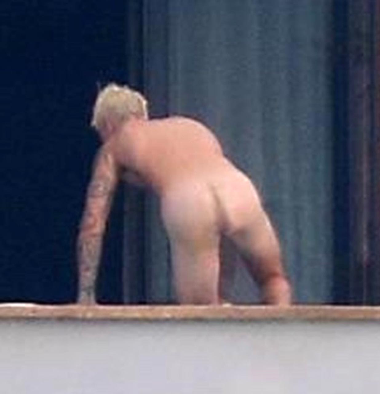 Justin Bieber nude leaked pics.