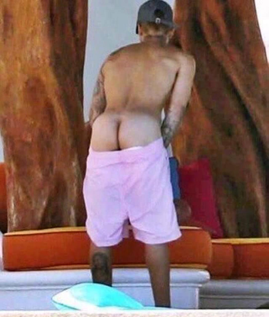Justin Bieber nude leaked pics.