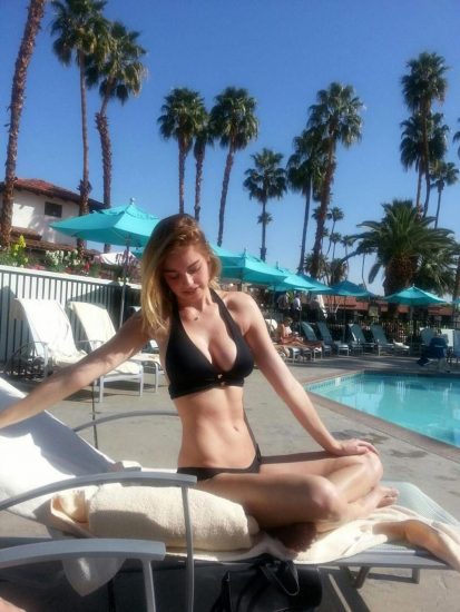 Elizabeth Turner bikini on sunbed