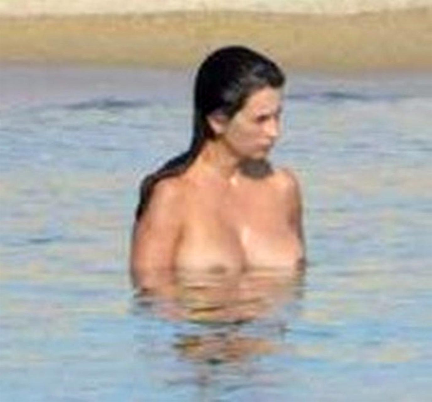 Candid Topless - Penelope Cruz Topless Candid Photos - Scandal Planet