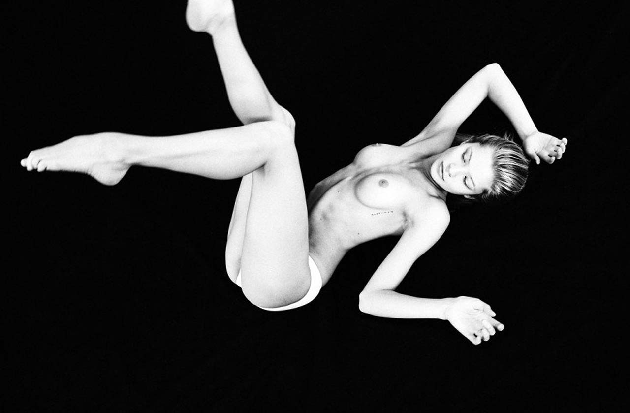 Josie Canseco Nude Photos.