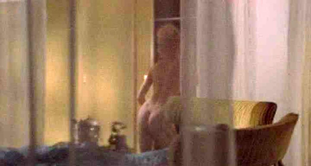 Goldie Hawn Ass Scene From Theres A Girl In My Soup Scandal Planet 6953