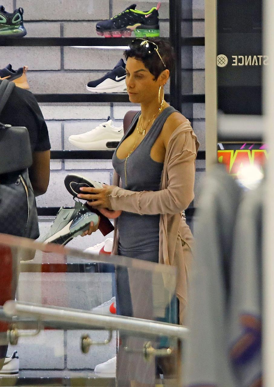 Nicole Murphy Braless In Shopping Scandal Planet