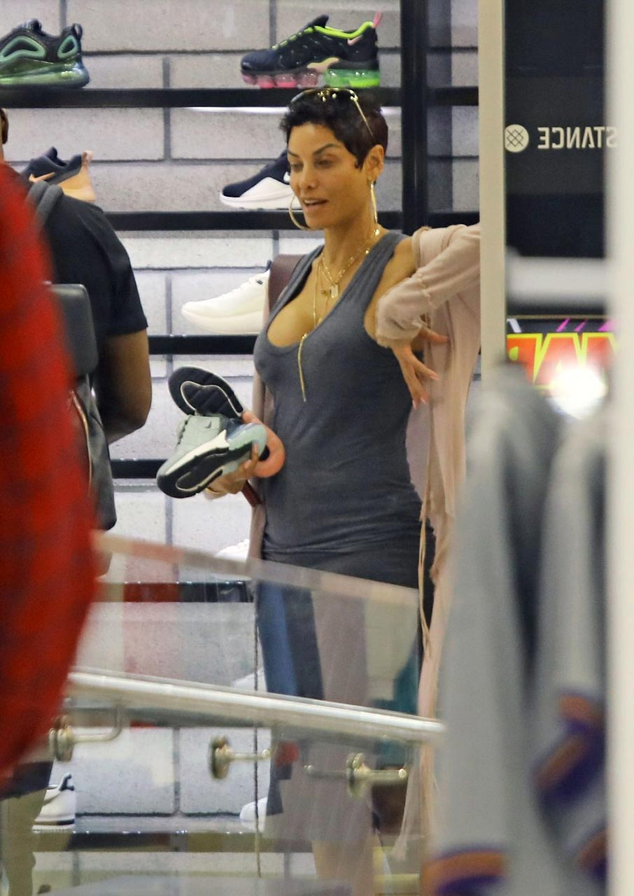 Nicole Murphy Braless In Shopping Scandal Planet