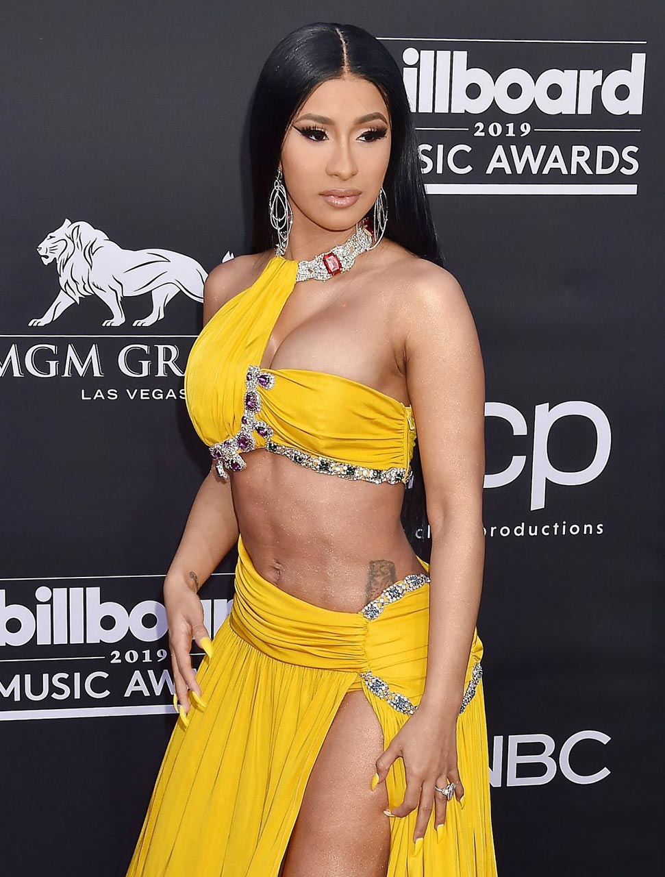 Cardi B Sexy Outfit For Billboard Music Awa