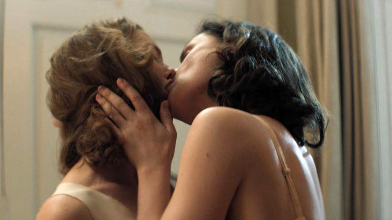 Anna Paquin And Holliday Grainger Nude Lesbian Sex Scene From Tell It To The Bees Scandal Planet 