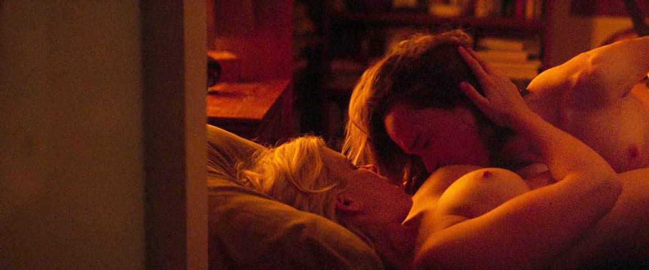 1280px x 533px - Kate Mara & Ellen Page Nude Lesbian Sex from 'My Days of ...