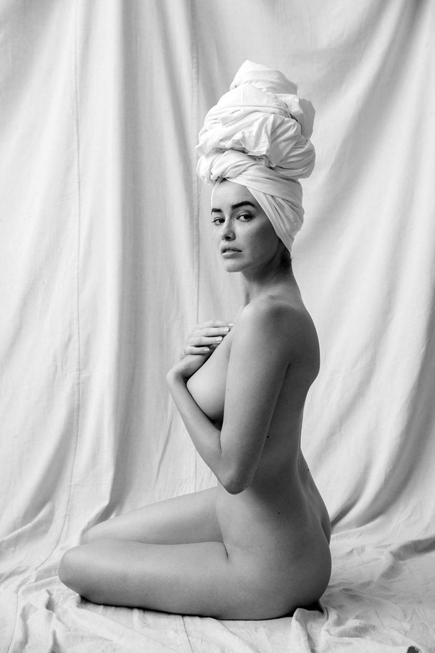 Sarah Stephens nude pics.