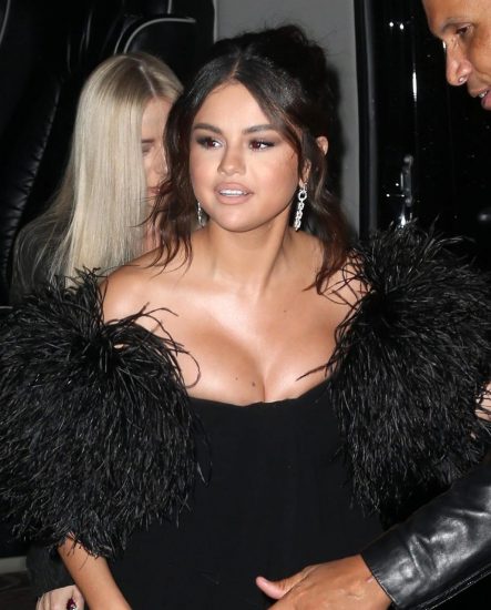 Selena Gomez Hot Cleavage In New York Scandal Planet