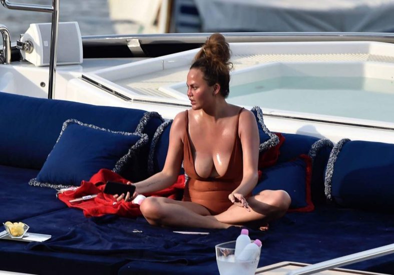 Chrissy Teigen Nude & Topless ULTIMATE Collection 87