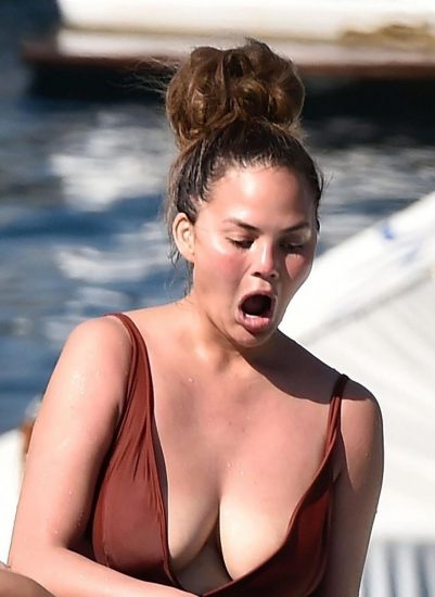 Chrissy Teigen Nude & Topless ULTIMATE Collection 79
