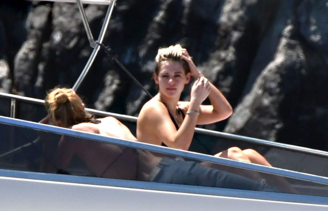 Stella Maxwell And Kristen Stewart Topless Pics Scandal Planet