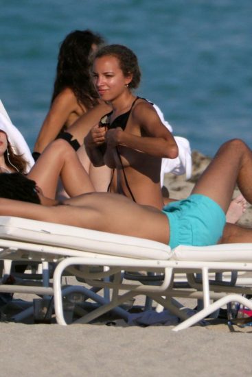 Phoebe Collings-James Nude LEAKED Pics & Topless Paparazzi Pics 62