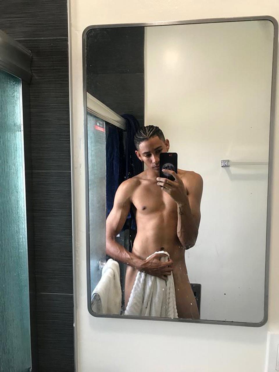 Keiynan Lonsdale nude leaked pics.