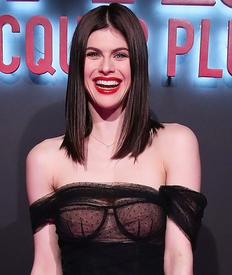 Alexandra Daddario NUDE Pics and Topless Sex Scenes 40