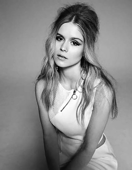 Erin Moriarty Nude & Hot Pics And Topless Sex Scenes 47