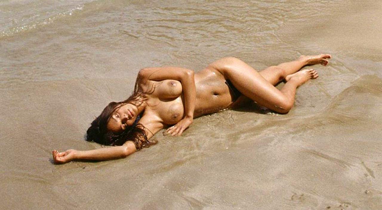 Geena Rocero nude pics.