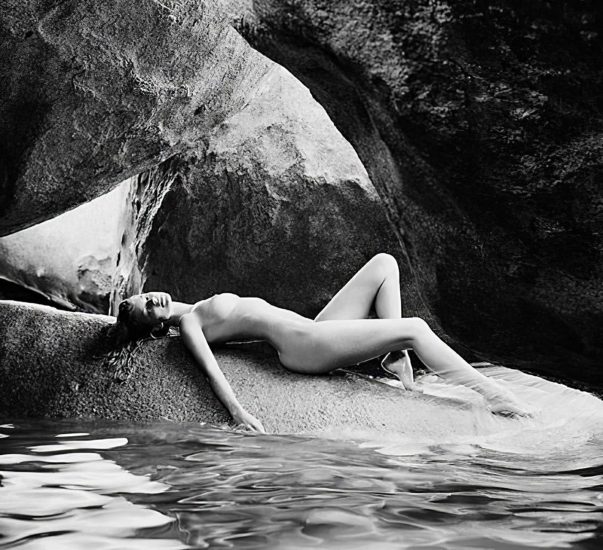 Marisa Miller Nude & Topless Pics + Sexy Scenes 33