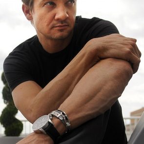 295px x 295px - Jeremy Renner Nude Leaked Pics & Jerking Off Porn - Scandal ...