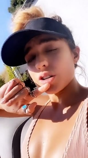 Sommer Ray Nude And Sexy Photos Plus Leaked PORN Video 23