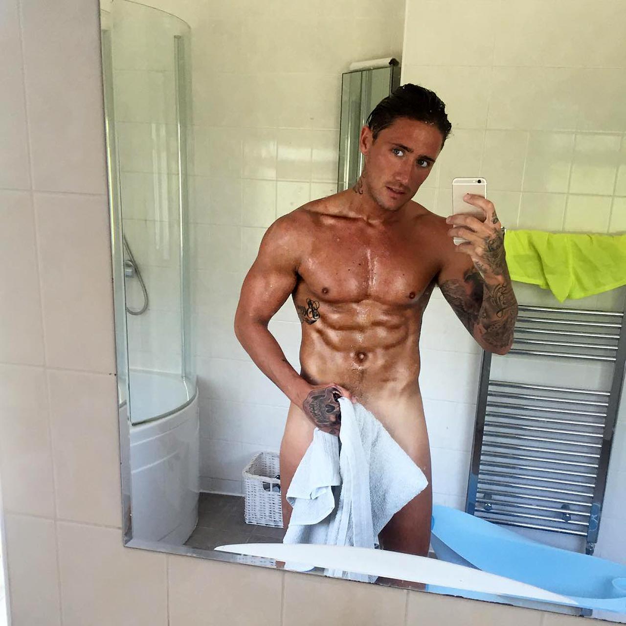 Stephen Bear nude leaked pics.