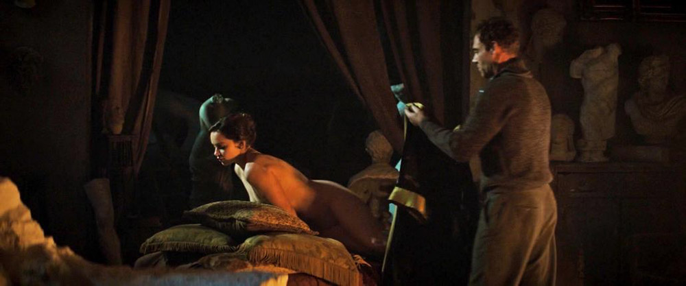 Emilia Clarke Nude Pics and Naked in Sex Scenes 28