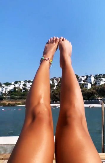 Rita Ora sexy legs